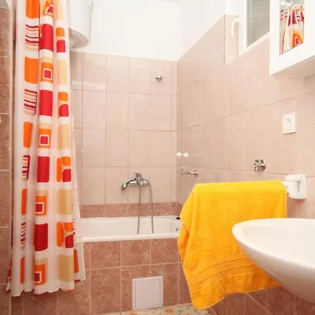 Appartement By The Sea Necujam, Solta - 8647 Grohote